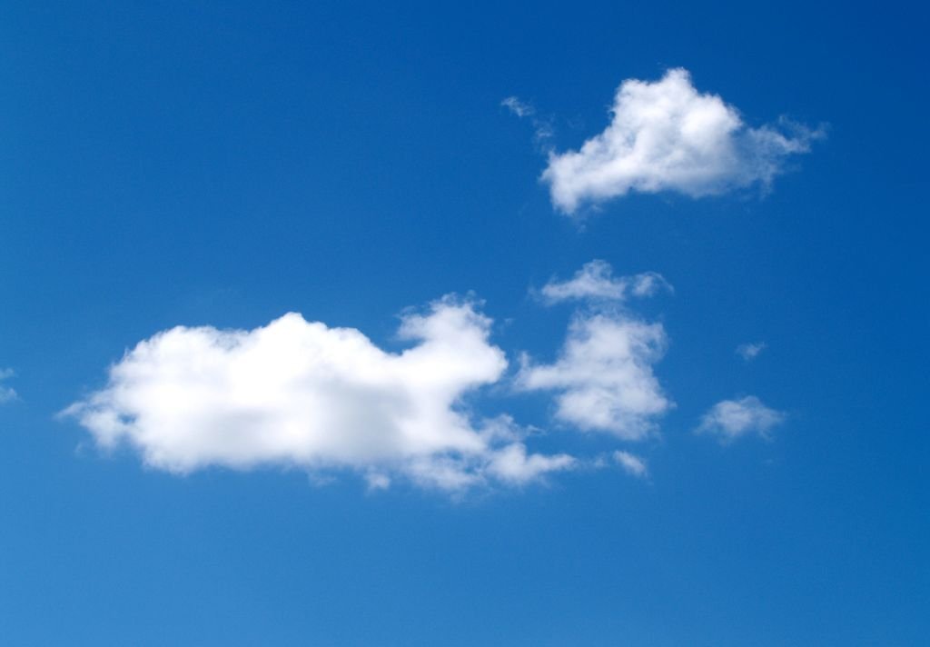 Animacija Padavin — Zadnjih 90 Minut Crisp white clouds float in a vibrant blue sky, perfect for backgrounds.